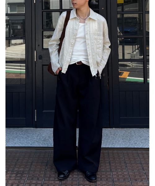 Chikashitsu +(チカシツプラス)の「【Chikashitsu +】curve tuck rivet wide slacks / 【チカシツプラス】カーブタックリベットワイドスラックス<着用動画あり>(スラックス・メンズ・ブラック・M/S)」の5枚目の写真