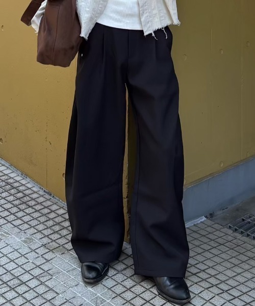 Chikashitsu +(チカシツプラス)の「【Chikashitsu +】curve tuck rivet wide slacks / 【チカシツプラス】カーブタックリベットワイドスラックス<着用動画あり>(スラックス・メンズ・ブラック・M/S/L)」の8枚目の写真