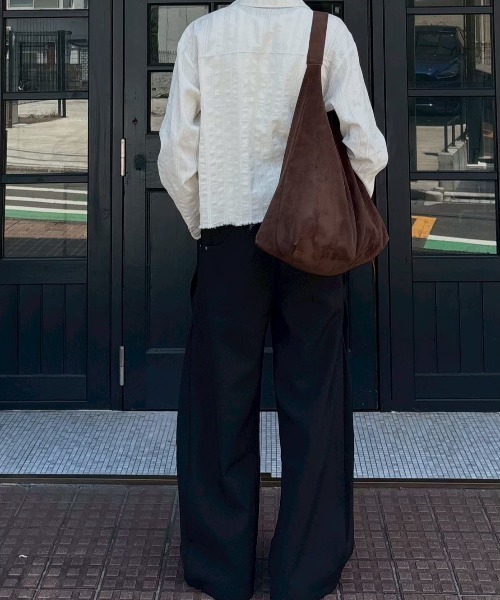 Chikashitsu +(チカシツプラス)の「【Chikashitsu +】curve tuck rivet wide slacks / 【チカシツプラス】カーブタックリベットワイドスラックス<着用動画あり>(スラックス・メンズ・ブラック・M/S/L)」の14枚目の写真