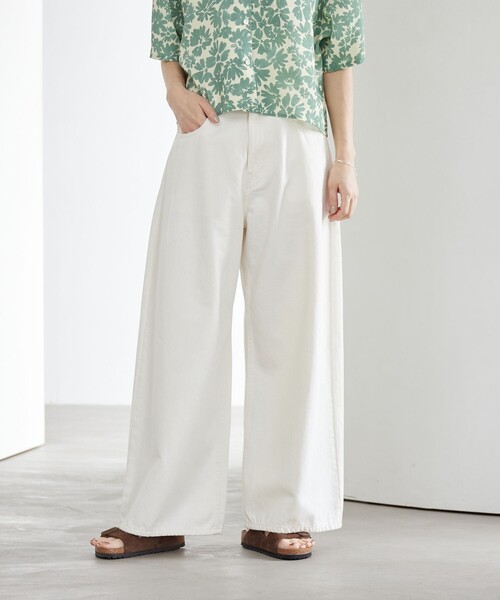 BEAUTY&YOUTH UNITED ARROWS(ビューティーアンドユースユナイテッドアローズ)の「ライトオンス ワイド デニムパンツ(デニムパンツ・レディース・オフホワイト/ライトブルー・M/S/XS)」の2枚目の写真