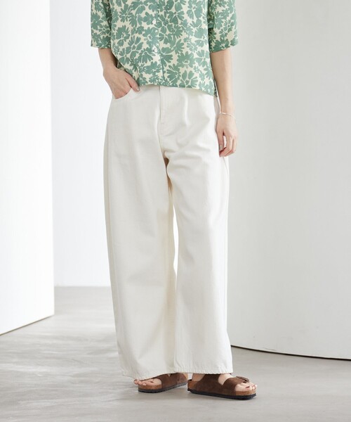 BEAUTY&YOUTH UNITED ARROWS(ビューティーアンドユースユナイテッドアローズ)の「ライトオンス ワイド デニムパンツ(デニムパンツ・レディース・オフホワイト/ライトブルー・M/S/XS)」の3枚目の写真