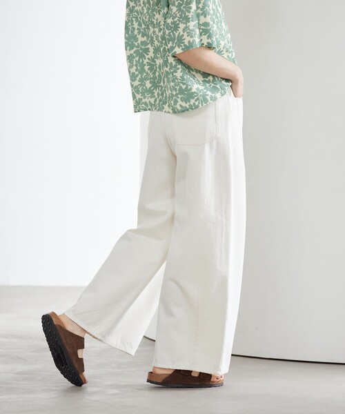 BEAUTY&YOUTH UNITED ARROWS(ビューティーアンドユースユナイテッドアローズ)の「ライトオンス ワイド デニムパンツ(デニムパンツ・レディース・オフホワイト/ライトブルー・M/S/XS)」の4枚目の写真
