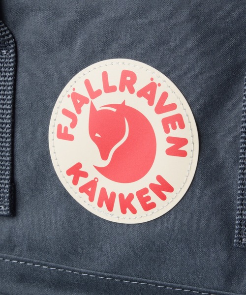 Fjallraven Kanken（フェールラーベンカンケン）の「FJALLRAVEN Kanken フェールラーベン カンケン バックパック（バックパック/リュック・レディース・グレー系2/グレー系1/ブラック/ミント/ネイビー/ロイヤルブルー/ダークグレー・FREE）」の9枚目の写真