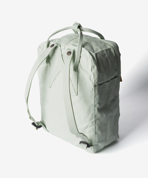 Fjallraven Kanken（フェールラーベンカンケン）の「FJALLRAVEN Kanken フェールラーベン カンケン バックパック（バックパック/リュック・レディース・グレー系2/グレー系1/ブラック/ミント/ネイビー/ロイヤルブルー/ダークグレー・FREE）」の11枚目の写真