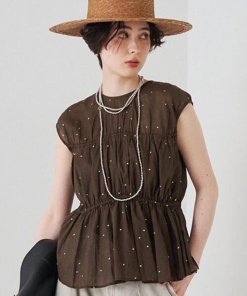 Rouge vif Anna(ルージュヴィフアンナ)の「【セットアップ対応】インドドット刺繍ペプラムブラウス(シャツ/ブラウス・レディース・ブラウン/ブラック/ブラウン系その他・フリー)」の2枚目の写真