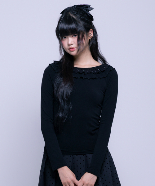 NAAIEEN(ナイエン)の「フリルネックスリムフィットロングスリーブ(Tシャツ/カットソー・レディース・ブラック・FREE)」の1枚目の写真