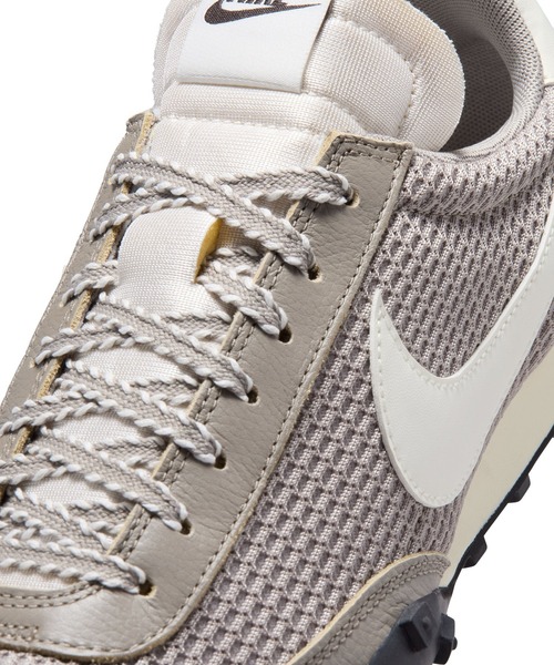 NIKE(ナイキ)の「NIKE WAFFLE RACER SE IM8673-001(スニーカー・メンズ・グレー・27.5cm/27cm)」の8枚目の写真