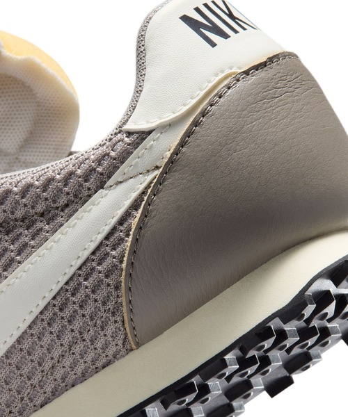 NIKE(ナイキ)の「NIKE WAFFLE RACER SE IM8673-001(スニーカー・メンズ・グレー・27.5cm/27cm)」の9枚目の写真