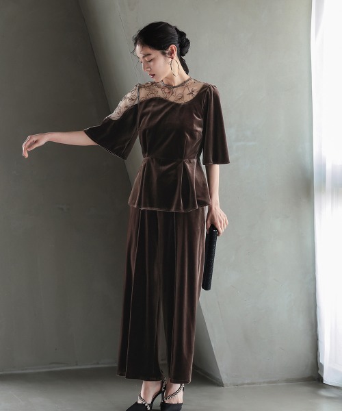 Callarus（カラルス）の「【お呼ばれ・よそいき・結婚式・パーティー・オケージョンドレス】アシメレースデザインベロアブラウスパンツセットアップドレス〔Callarus〕（パンツドレス・レディース・グレー/ブラウン・3L/M/LL/L）」の4枚目の写真