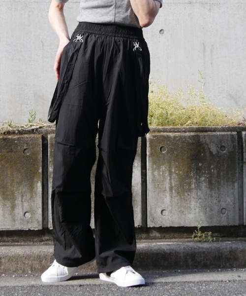 個性的パンツ セール】【シャカっと素材で清涼感】サス付き 2WAY膝タックワイド