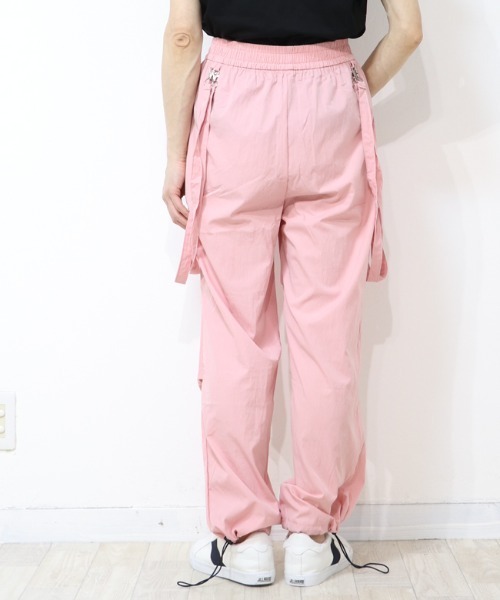 DISKEEN SURE（ディスキーンシュアー）の「【シャカっと素材で清涼感】サス付き 2WAY膝タックワイドパンツ（カーゴパンツ・レディース・ピンク/カーキ/ブラック/アイボリー/チャコール・FREE）」の19枚目の写真