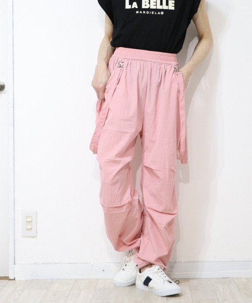 DISKEEN SURE（ディスキーンシュアー）の「【シャカっと素材で清涼感】サス付き 2WAY膝タックワイドパンツ（カーゴパンツ・レディース・ピンク/カーキ/ブラック/アイボリー/チャコール・FREE）」の21枚目の写真