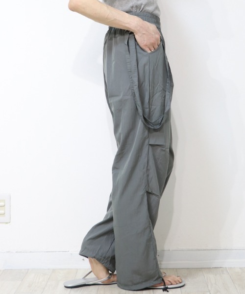 DISKEEN SURE（ディスキーンシュアー）の「【シャカっと素材で清涼感】サス付き 2WAY膝タックワイドパンツ（カーゴパンツ・レディース・ピンク/カーキ/ブラック/アイボリー/チャコール・FREE）」の6枚目の写真