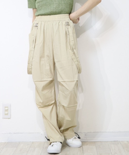 DISKEEN SURE（ディスキーンシュアー）の「【シャカっと素材で清涼感】サス付き 2WAY膝タックワイドパンツ（カーゴパンツ・レディース・ピンク/カーキ/ブラック/アイボリー/チャコール・FREE）」の12枚目の写真