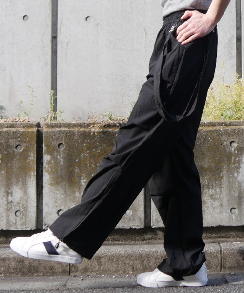 DISKEEN SURE（ディスキーンシュアー）の「【シャカっと素材で清涼感】サス付き 2WAY膝タックワイドパンツ（カーゴパンツ・レディース・ピンク/カーキ/ブラック/アイボリー/チャコール・FREE）」の14枚目の写真
