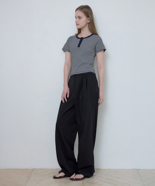WEDNESDAYOASISFORWOMEN(ウェンズデー オアシス フォー ウーマン)の「W/ミューズ ツーピンタック セミワイドパンツ_BLACK(W25-PT04)(その他パンツ・レディース・ブラック・SMALL/MEDIUM)」の3枚目の写真