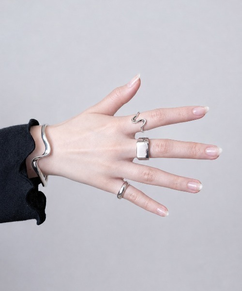 NOEL(ノエル)の「Square Signet Ring #293 フリーサイズリング(リング・メンズ・シルバー・FREE)」の9枚目の写真
