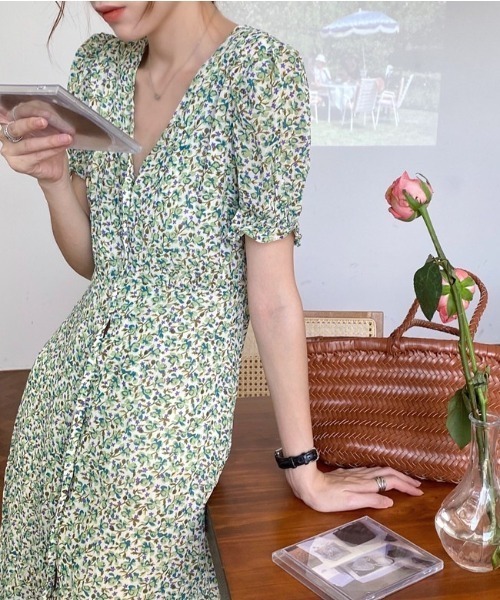 YUGA(ユーガ)の「YUGA_YGMC Korean-style Small floral print chiffon maxi dress(ワンピース・レディース・ライトグリーン/ラベンダー・FREE)」の1枚目の写真