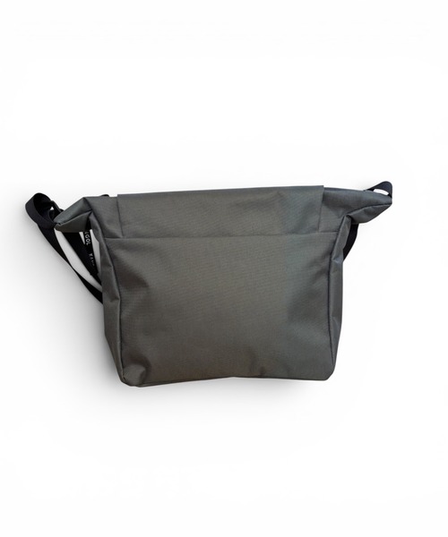 CHELSEA New York(チェルシーニューヨーク)の「KANGOL SMART MAG FLAP SD(ボディバッグ/ウエストポーチ・メンズ・チャコールグレー/ベージュ/ブラック/ブラック×ホワイト・FREE)」の11枚目の写真