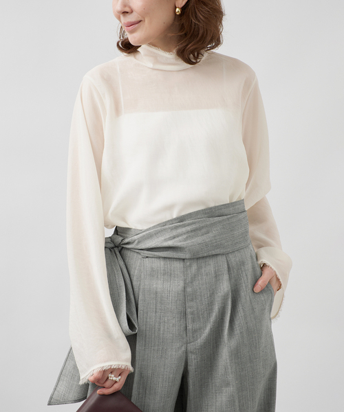 VERMEIL par iena(ヴェルメイユパーイエナ)の「Bias High-Neck ブラウス(シャツ/ブラウス・レディース・ボルドー/ブラック/ホワイト・FREE)」の2枚目の写真