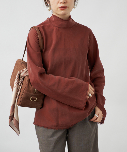 VERMEIL par iena(ヴェルメイユパーイエナ)の「Bias High-Neck ブラウス(シャツ/ブラウス・レディース・ボルドー/ブラック/ホワイト・FREE)」の3枚目の写真