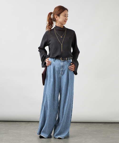 VERMEIL par iena(ヴェルメイユパーイエナ)の「Bias High-Neck ブラウス(シャツ/ブラウス・レディース・ボルドー/ブラック/ホワイト・FREE)」の4枚目の写真