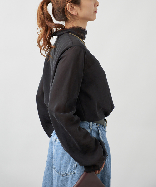 VERMEIL par iena(ヴェルメイユパーイエナ)の「Bias High-Neck ブラウス(シャツ/ブラウス・レディース・ボルドー/ブラック/ホワイト・FREE)」の8枚目の写真