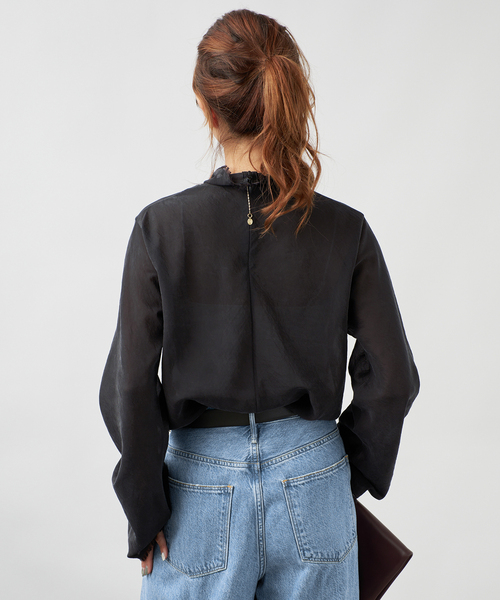 VERMEIL par iena(ヴェルメイユパーイエナ)の「Bias High-Neck ブラウス(シャツ/ブラウス・レディース・ボルドー/ブラック/ホワイト・FREE)」の9枚目の写真