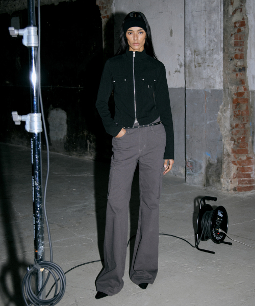 WAARFORWOMAN(ワール・フォー・ウーマン)の「WT-50 ツーポケットジップアップ(2colors)(その他トップス・レディース・チャコールグレー/ブラック・FREE)」の8枚目の写真
