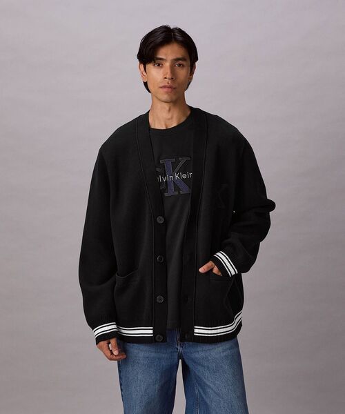 Calvin Klein(カルバン・クライン)の「ニット - バーシティカーディガンセーター(カーディガン/ボレロ・メンズ・グレー/ブラック・L/S/M)」の2枚目の写真