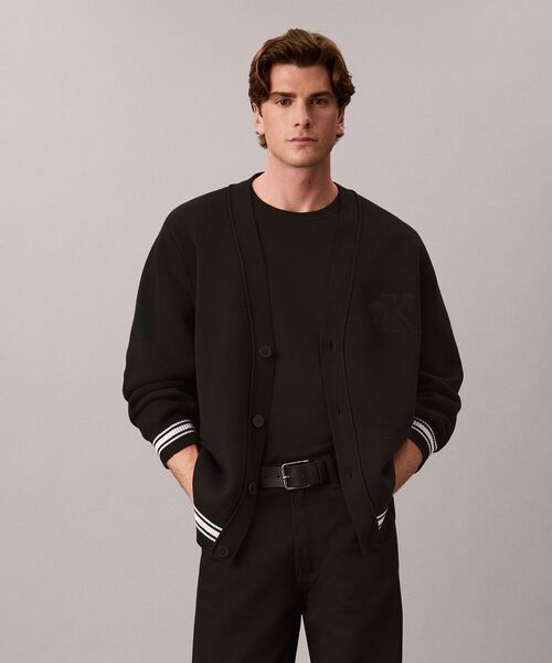 Calvin Klein(カルバン・クライン)の「ニット - バーシティカーディガンセーター(カーディガン/ボレロ・メンズ・グレー/ブラック・L/S/M)」の3枚目の写真