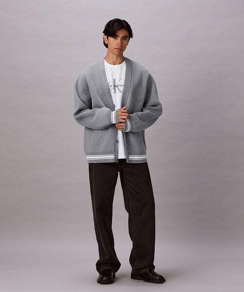 Calvin Klein(カルバン・クライン)の「ニット - バーシティカーディガンセーター(カーディガン/ボレロ・メンズ・グレー/ブラック・L/S/M)」の11枚目の写真