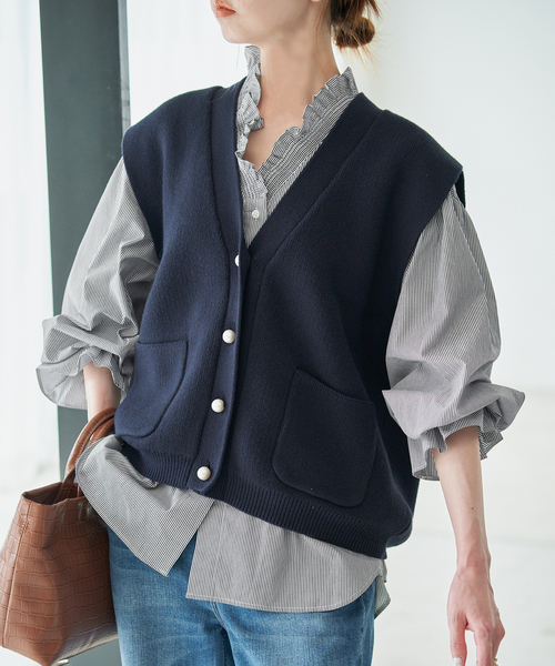 SLOBE IENA(スローブイエナ)の「《WEB限定カラーあり/》Vネックフリル ボリュームスリーブブラウス(シャツ/ブラウス・レディース・ブルー/ブラック系その他/キャメル/ホワイト系その他・FREE)」の1枚目の写真
