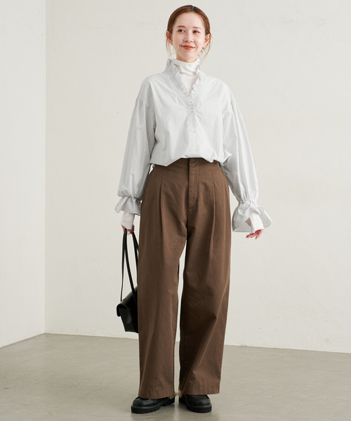 SLOBE IENA(スローブイエナ)の「《WEB限定カラーあり/》Vネックフリル ボリュームスリーブブラウス(シャツ/ブラウス・レディース・ブルー/ブラック系その他/キャメル/ホワイト系その他・FREE)」の15枚目の写真