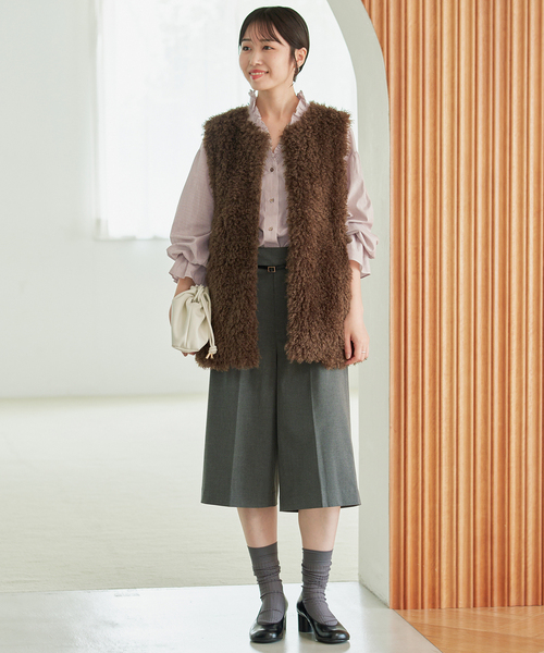 SLOBE IENA(スローブイエナ)の「《WEB限定カラーあり/》Vネックフリル ボリュームスリーブブラウス(シャツ/ブラウス・レディース・ブルー/ブラック系その他/キャメル/ホワイト系その他・FREE)」の16枚目の写真