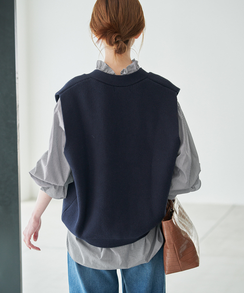 SLOBE IENA(スローブイエナ)の「《WEB限定カラーあり/》Vネックフリル ボリュームスリーブブラウス(シャツ/ブラウス・レディース・ブルー/ブラック系その他/キャメル/ホワイト系その他・FREE)」の19枚目の写真