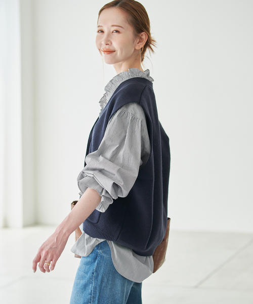 SLOBE IENA(スローブイエナ)の「《WEB限定カラーあり/》Vネックフリル ボリュームスリーブブラウス(シャツ/ブラウス・レディース・ブルー/ブラック系その他/キャメル/ホワイト系その他・FREE)」の20枚目の写真