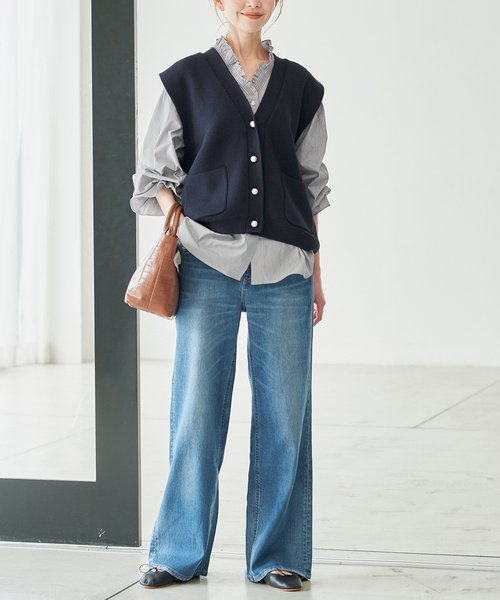 SLOBE IENA(スローブイエナ)の「《WEB限定カラーあり/》Vネックフリル ボリュームスリーブブラウス(シャツ/ブラウス・レディース・ブルー/ブラック系その他/キャメル/ホワイト系その他・FREE)」の22枚目の写真