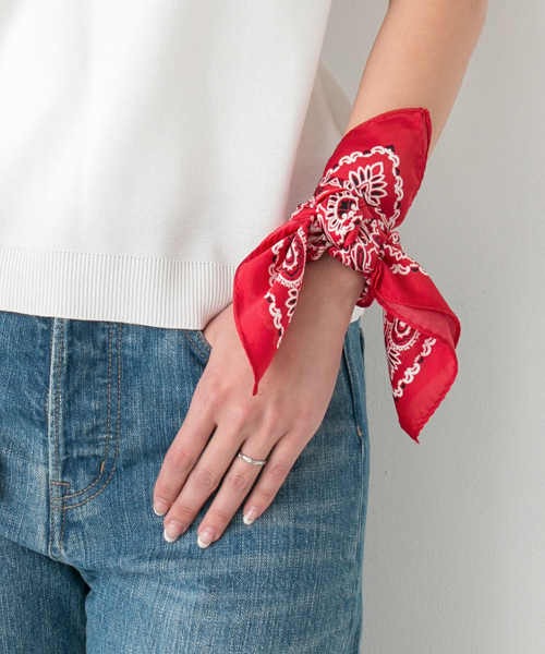 RODE SKO（ロデスコ）の「RODE SKO バンダナ柄スカーフ（バンダナ/スカーフ・レディース・ホワイト/レッド/ネイビー/グリーン/ブラウン/ボルドー/グレー・FREE）」の13枚目の写真