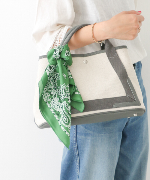 RODE SKO（ロデスコ）の「RODE SKO バンダナ柄スカーフ（バンダナ/スカーフ・レディース・ホワイト/レッド/ネイビー/グリーン/ブラウン/ボルドー/グレー・FREE）」の17枚目の写真