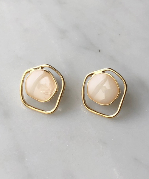 Port(ポート)の「デザイン アンティーク ピアス_(ピアス(両耳用)・レディース・グリーン/ブラウン/ホワイト/ライトブラウン/ネイビー/その他1/ブラック/ライトブルー/オレンジ/レッド系その他/ライトグリーン/ピンク/イエロー系その他/ブラック系その他/ホワイト系その他2/ホワイト系その他/ゴールド/イエロー/ブラック系その他2/グリーン系その他/レッド/ブラウン系その他2/ブルー系その他/ブラウン系その他/レッド系その他2/グリーン系その他2/ボルドー/イエロー系その他2/ブルー系その他2/ブルー系その他3/ライトピンク/ブラウン系その他3/ブラック系その他4/ブラック系その他3/クリアブラック・FREE)」の4枚目の写真