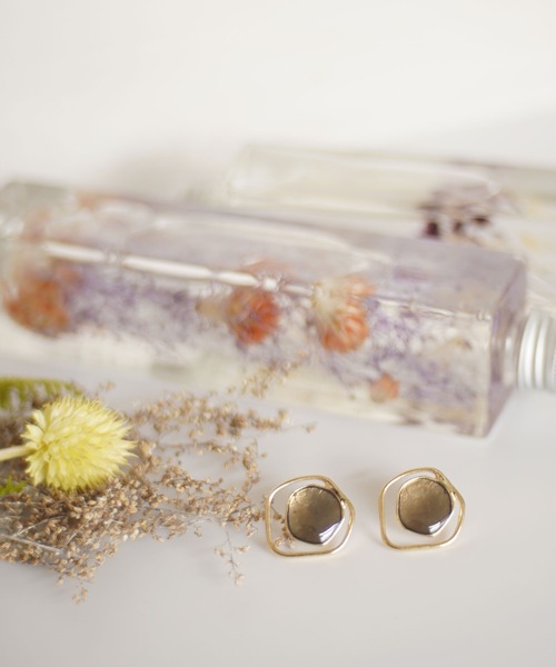 Port(ポート)の「デザイン アンティーク ピアス_(ピアス(両耳用)・レディース・グリーン/ブラウン/ホワイト/ライトブラウン/ネイビー/その他1/ブラック/ライトブルー/オレンジ/レッド系その他/ライトグリーン/ピンク/イエロー系その他/ブラック系その他/ホワイト系その他2/ホワイト系その他/ゴールド/イエロー/ブラック系その他2/グリーン系その他/レッド/ブラウン系その他2/ブルー系その他/ブラウン系その他/レッド系その他2/グリーン系その他2/ボルドー/イエロー系その他2/ブルー系その他2/ブルー系その他3/ライトピンク/ブラウン系その他3/ブラック系その他4/ブラック系その他3/クリアブラック・FREE)」の6枚目の写真