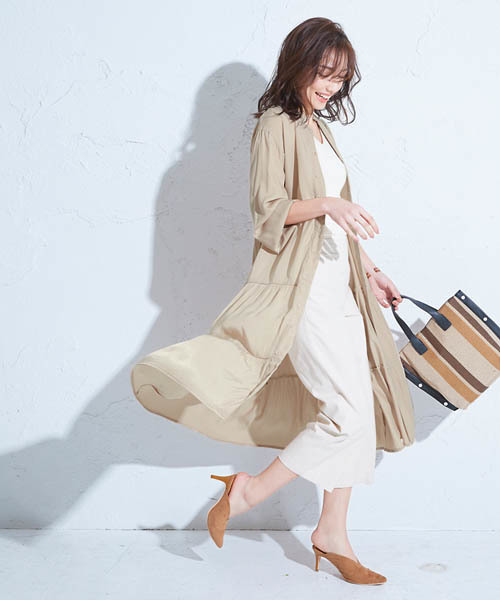 Pierrot（ピエロ）の「ティアードノーカラー シャツワンピース（ワンピース・レディース・ライトベージュ/カーキ/ネイビー・M）」の2枚目の写真