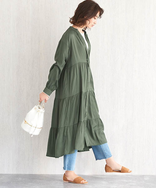 Pierrot（ピエロ）の「ティアードノーカラー シャツワンピース（ワンピース・レディース・ライトベージュ/カーキ/ネイビー・M）」の14枚目の写真