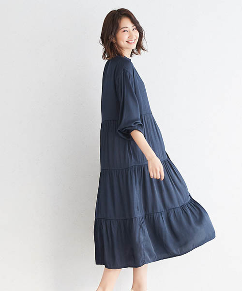 Pierrot（ピエロ）の「ティアードノーカラー シャツワンピース（ワンピース・レディース・ライトベージュ/カーキ/ネイビー・M）」の11枚目の写真