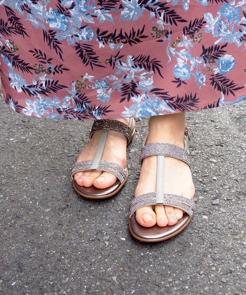 cava cava（サヴァサヴァ）の「<cavacava (サヴァサヴァ) >ラインストーンサンダル（サンダル・レディース・ベージュ/ライトグレー/ブラック/ホワイト・L/LL/S/M）」の3枚目の写真