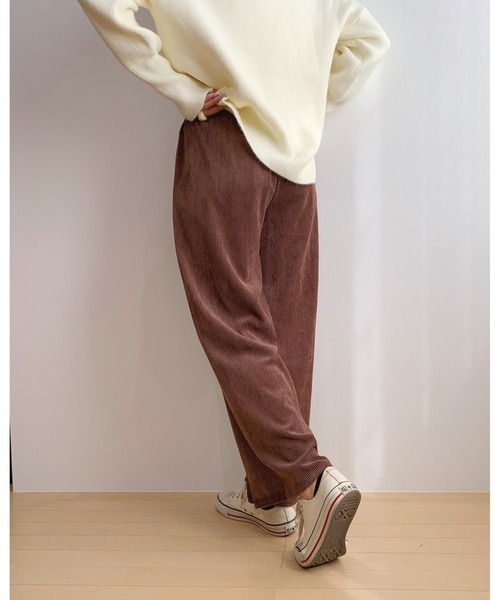 CLEA(クレア)の「ベロア コーデュロイ ワイド パンツ(その他パンツ・レディース・ブラック/ベージュ/ブラウン/アイボリー・FREE)」の5枚目の写真