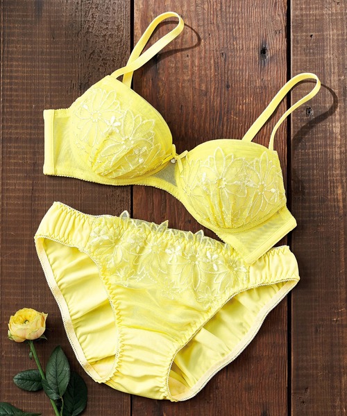 選べるデザイン！ノンワイヤーでラクちん谷間メイク】ぷるるん谷間の