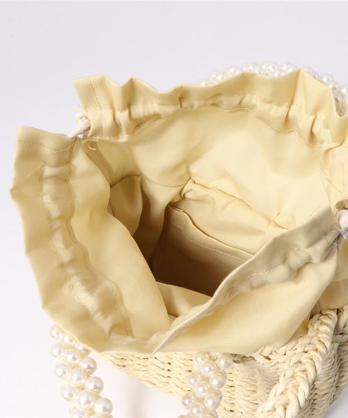 natural couture(ナチュラルクチュール)の「パールかごバッグ(ショルダーバッグ・レディース・ベージュ/アイボリー・FREE)」の5枚目の写真