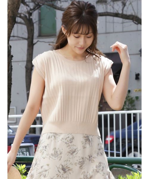 dazzlin（ダズリン）の「ワイドリブショートベスト（ニット/セーター・レディース・グリーン/オフホワイト/ベージュ/パープル・FREE）」の2枚目の写真